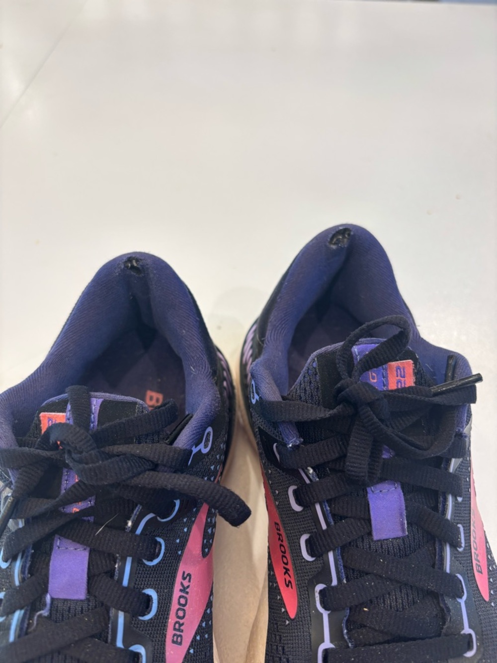 Brooks Women's Navy Running Shoes with Pink and Purple Accents size 8 - Picture 10 of 10